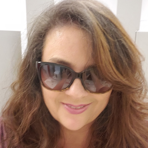 Meet your Posher, Marny - Picture 2 of 2